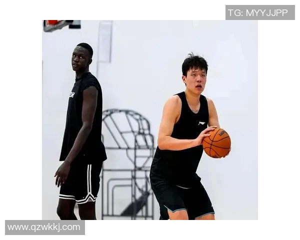 杨瀚森父母携手启程赴美全力支持儿子参加NBA选秀大会